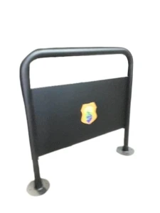 Stojak rowerowy z rury fi 48 z miejscem na reklamę